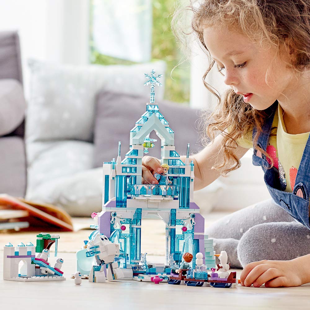 Building Kit with Mini Dolls, 701 Pieces A45315