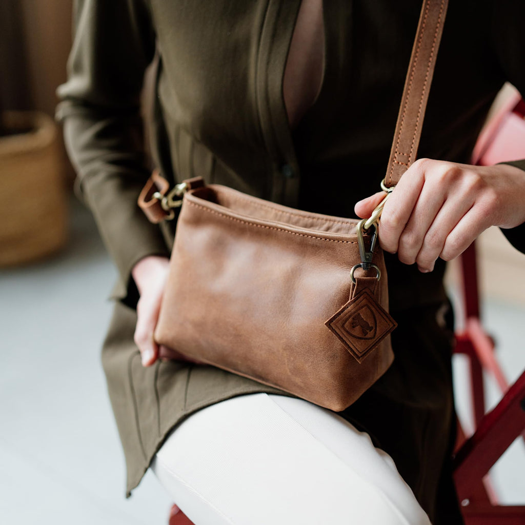 Full Grain Leather Crossbody Purse U30136