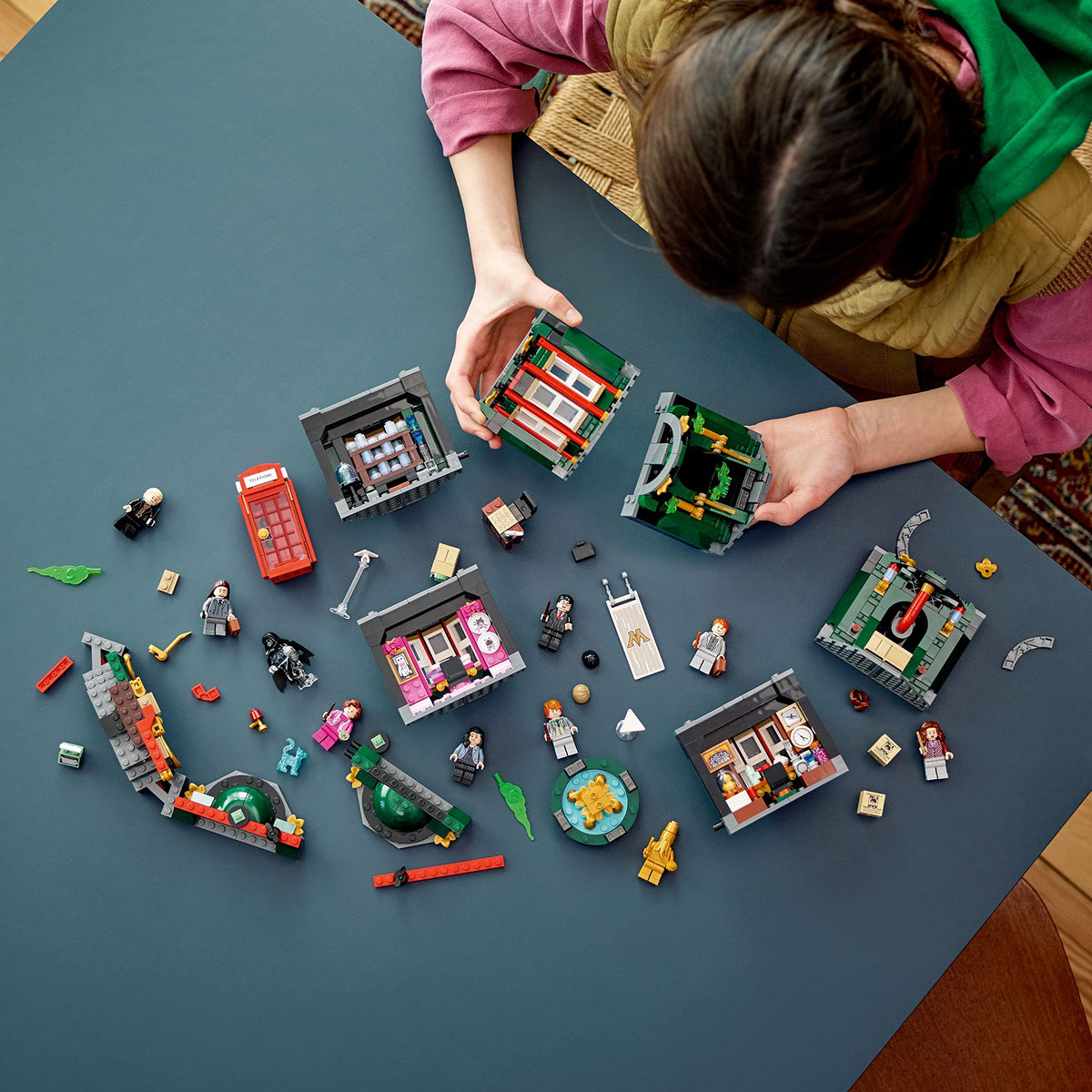 Building Toy Set with 12 Minifigures V90291